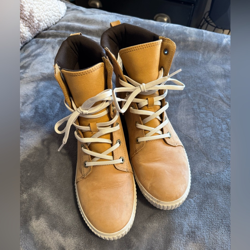 Timberland Women's Skyla Bay 6" Hiking Boot